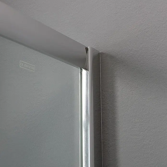 Kiamami Valentina Runddusche - 90 x 90 x 185 cm, Transparent - Eckverbindung einer Duschkabine mit silbernem Metallrahmen und Klarglasplatte.