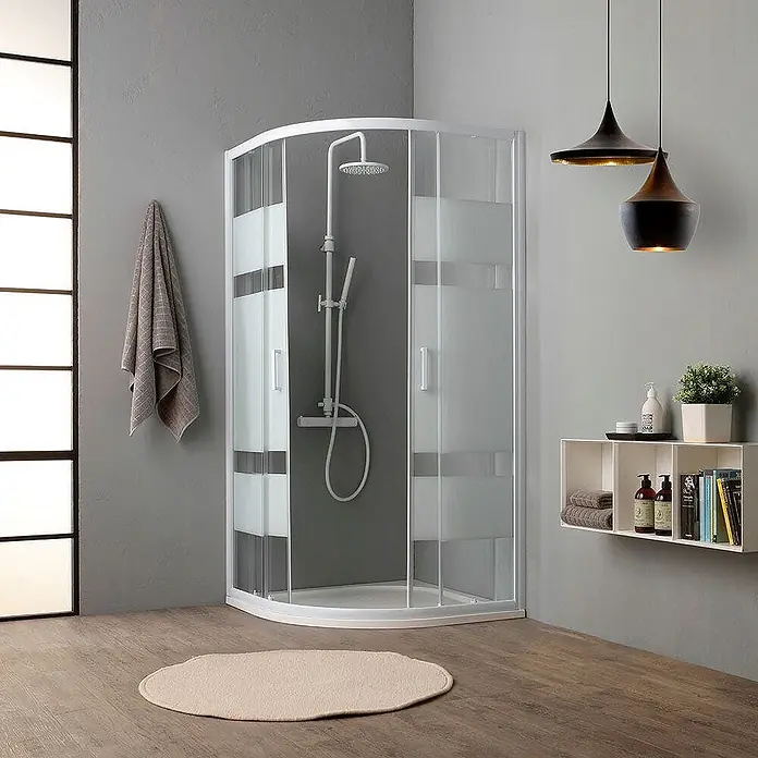 Kiamami Valentina Runddusche - 80 x 80 x 185 cm, Siebdruck - Weiß gerahmte Viertelkreis-Duschkabine mit Klarglas und satinierten Scheiben, inklusive integriertem Duschsystem.