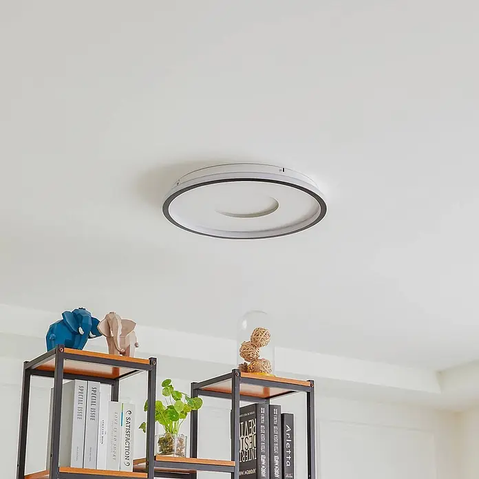 Lindby Deckenleuchte Edenia - L x B x H: 51 x 51 x 6,5 cm, schwarz - Moderne, runde LED-Deckenleuchte mit weißem Diffusor und dunkelgrauem Außenring, bündig montiert.