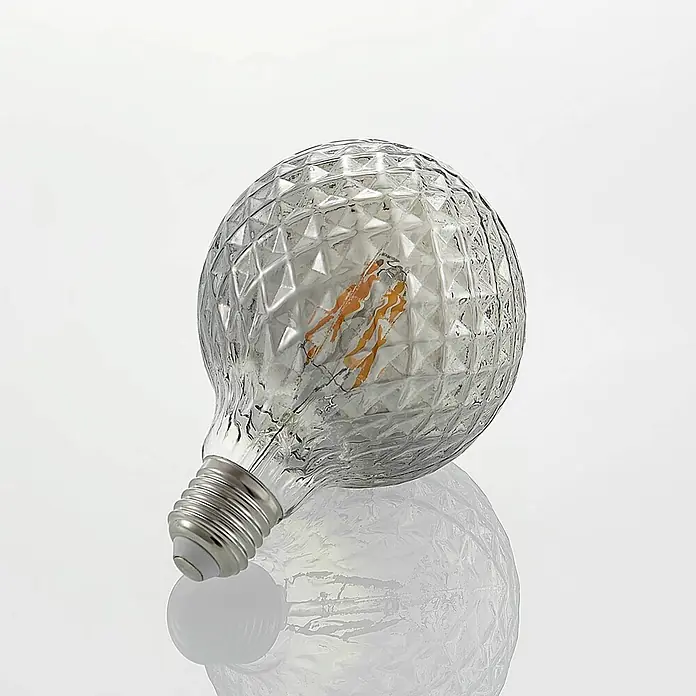 Lucande LED-Lampe E27 G95 LED 4W - E27, Nicht Dimmbar, Warmweiß, 150 lm, 4 W - Dekorative LED-Glühbirne mit facettiertem Glaskörper und sichtbaren orangefarbenen Filamenten.