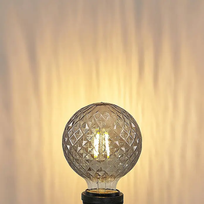 Lucande LED-Lampe E27 G95 LED 4W - E27, Nicht Dimmbar, Warmweiß, 150 lm, 4 W - Beleuchtete dekorative LED-Birne mit rautenförmigem Klarglas und sichtbaren warmen Filamenten.