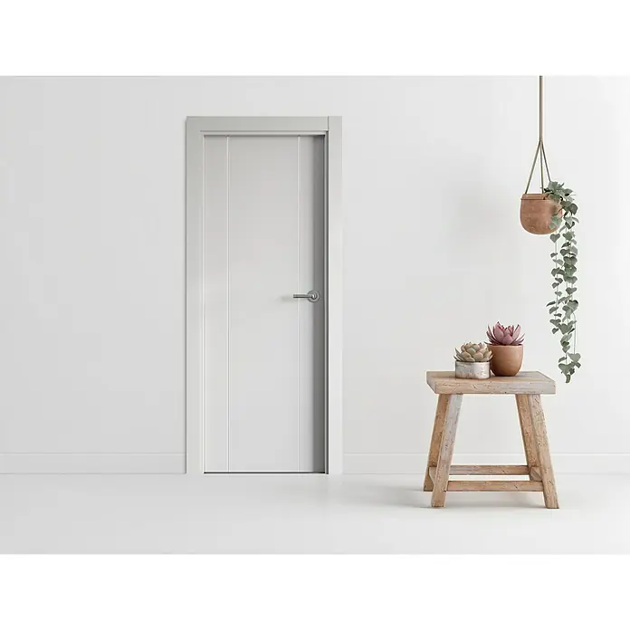 Pack puerta de interior Natal - 82,5 x 203 cm, Izquierda, Blanco - Una puerta interior blanca elegante y moderna con líneas verticales limpias, perfecta para un hogar con estilo.