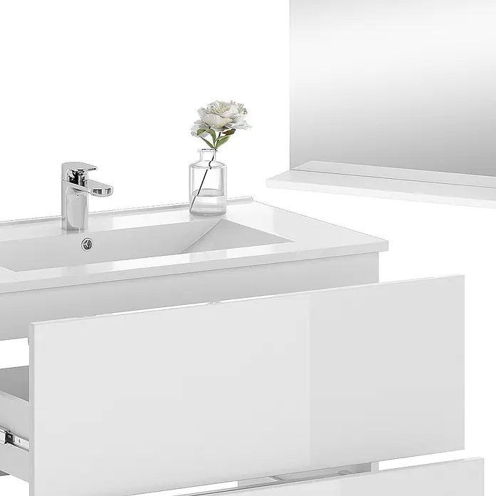 Vicco Badmöbel-Set Izan Weiß 3 Teile - Gesamtbreite Badmöbel: 80 cm, Weiß, Glänzend - Weißer Badunterschrank mit integriertem Waschbecken, Chromarmatur und glänzenden, teils geöffneten Schubladen. Spiegel und Ablage sind darüber.