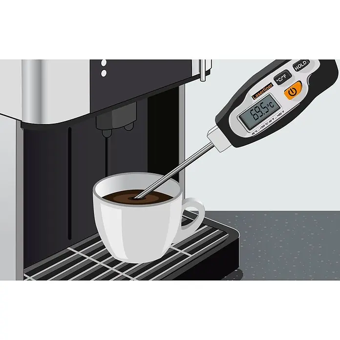 Laserliner Thermometer - Messbereich Temperatur: -40 °C - 250 °C - Schwarz-silbernes Digitalthermometer misst Kaffeetemperatur in einer weißen Tasse unter einer Kaffeemaschine (Anzeige: 69,5°C).