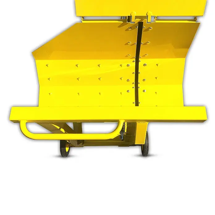 Bamato Wippkreissäge HOS-750 - 5.000 W, Durchmesser Sägeblatt: 700 mm, Bohrung Sägeblatt: 30 mm - Gelbes, metallenes Industrie- oder Landwirtschaftsgerät mit breitem, abgewinkeltem Körper, zentraler Durchflussregelung und Rollsockel.