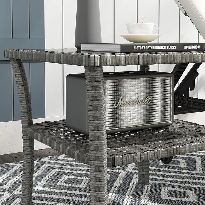 Outsunny Garten-Beistelltisch - L x B x H: 50 x 50 x 45 cm, PE-Rattan, Quadratisch, Grau - Grauer zweistufiger Beistelltisch aus Korbgeflecht mit gewebter Textur, ideal für den Außenbereich.