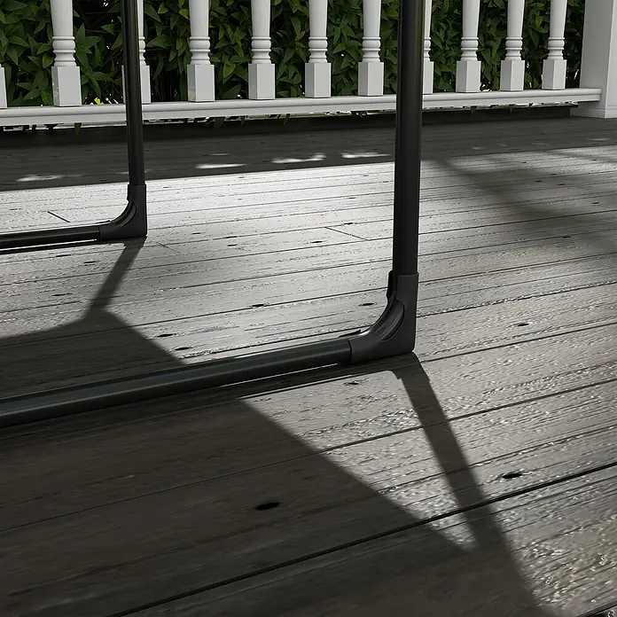 Outsunny Garten-Loungesessel - Stahl, Polyester, Grau - Dunkelgraues Rohrgestell aus Metall mit Eckverbindern, auf einer Holzterrasse liegend.