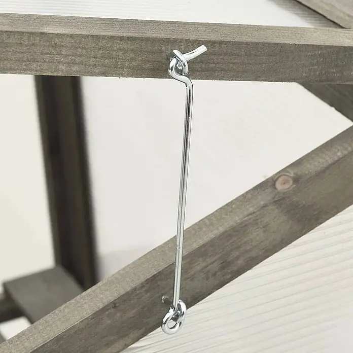 Furnicato Gewächshaus - 60 x 45 cm, Material Seitenwand: Holz, 38 mm, grau - Silberfarbener Metallhaken und Ösenverschluss an zwei Holzrahmen befestigt.