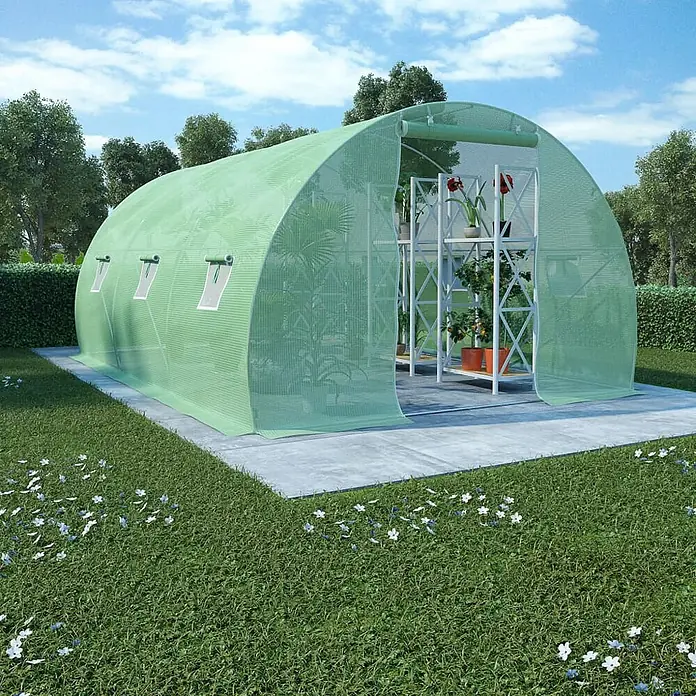 Furnicato Gewächshaus PE-Netzgewebe - 3 x 300 cm, Material Seitenwand: Kunststoff, 38 mm, Grau - Grünes Tunnelgewächshaus aus Netzstoff für Pflanzen, mit Regalen innen, im sonnigen Garten.