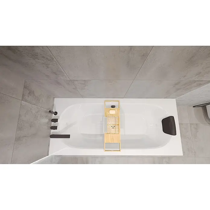 Bad Land Badewanne - 150 x 75 cm, Sanitäracryl, Weiß - Blick von oben auf eine weiße Badewanne mit einem Holz-Badewannenbrett mit Badeartikeln und dunklen Bronze-Armaturen.