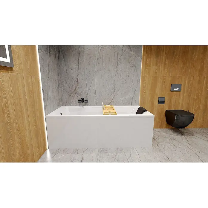 Bad Land Badewanne - 170 x 75 cm, Sanitäracryl, Weiß - Modernes Badezimmer mit weißer Badewanne, Holzbadeablage, schwarzer Toilette, Steinoptik- und Holzvertäfelungs-Wänden.
