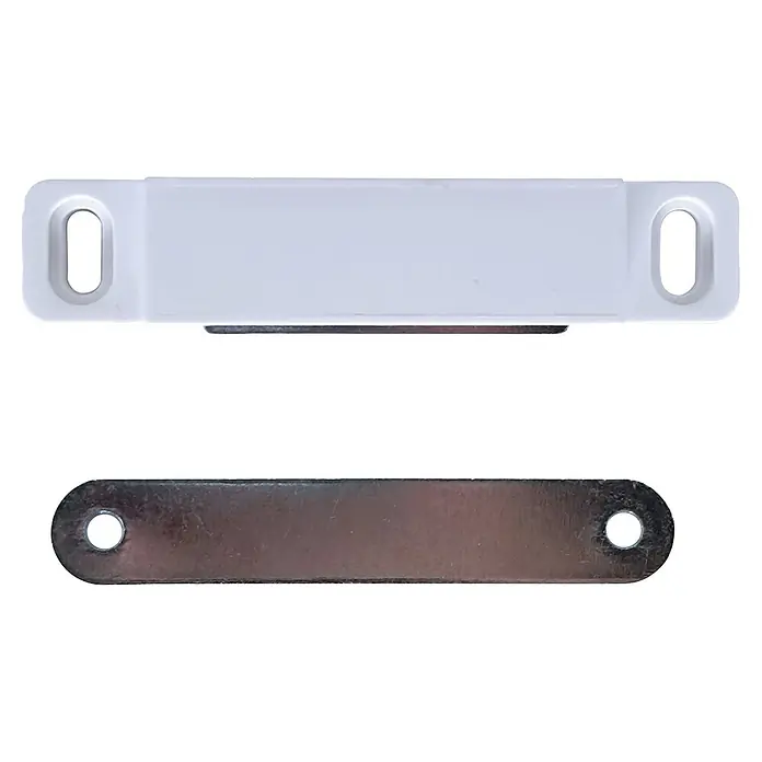 M.Pascual Cierre magnético - Fuerza de adherencia: 12 kg, Blanco - Retén magnético de plástico blanco con orificios ovalados y placa de tope metálica con orificios redondos.