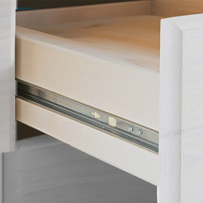M.Pascual Guía para cajones - Longitud de instalación: 220 mm, Capacidad de carga: 10 kg, Extracción parcial, Montaje lateral - Cajón de madera color crema parcialmente abierto con corredera metálica visible.