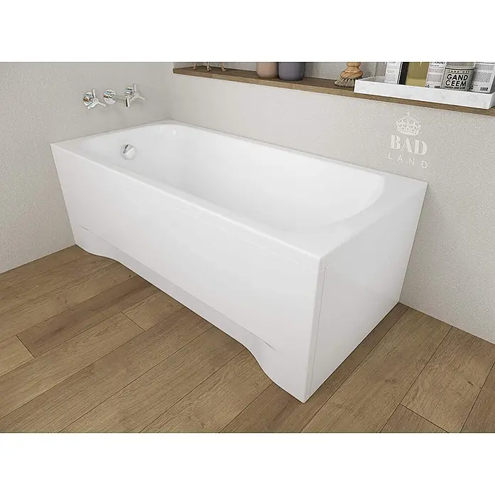 Bad Land Badewanne CLASSIC Acryl-Eckwanne 150 x 75 cm Weiß - Sanitäracryl, Weiß - Weiß rechteckige Badewanne mit leicht geschwungener Front, in einem modernen Bad mit Holzfußboden installiert.
