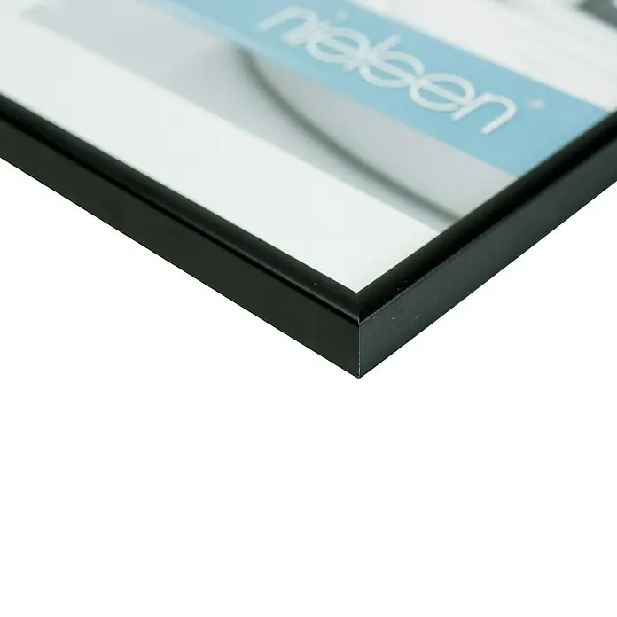 Nielsen Alurahmen Classic - 70 x 90 cm, Schwarz - Nahaufnahme eines Nielsen-Bilderrahmen. Der schwarze Rahmen betont das Bild und verleiht ihm einen modernen Touch.