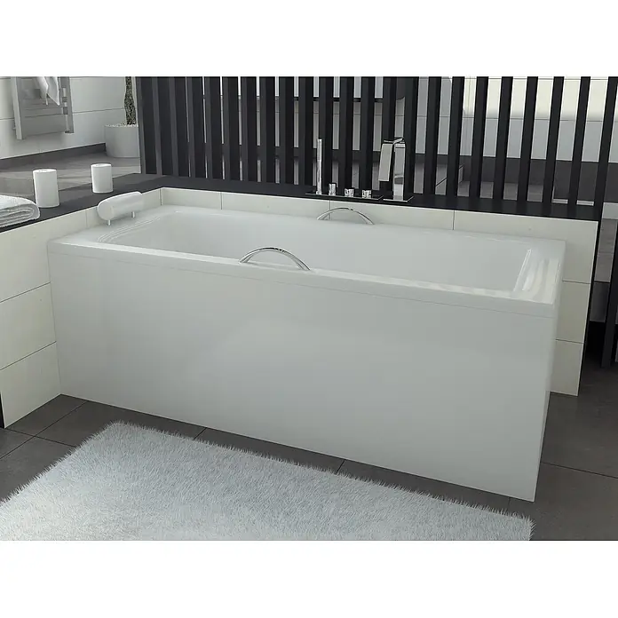 Bad Land Badewanne TALIA Acryl-Eckwanne 170 x 75 cm Weiß - Sanitäracryl, Weiß - Weiße moderne Badewanne mit Chromarmaturen und einer Kopfstütze in einem Badezimmer.