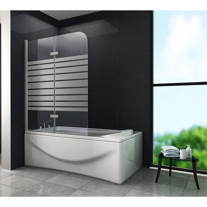 Glasdeals Badewannenaufsatz Badewannenaufsatz BREASE-FROST 100 x 140 cm 6 mm ESG teilsatiniert faltbar - B x H: 100 x 140 cm, 2 Stk., Chrom - Weiße Badewanne mit integrierter Duschwand aus Glas mit mattiertem Streifendesign in modernem Badezimmer.
