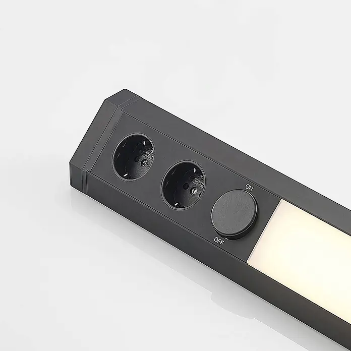 Arcchio LED-Unterbauleuchte Ovano -  - Schwarze Steckdosenleiste mit zwei europäischen Steckdosen und integrierter LED-Leuchte mit Ein/Aus-Schalter.