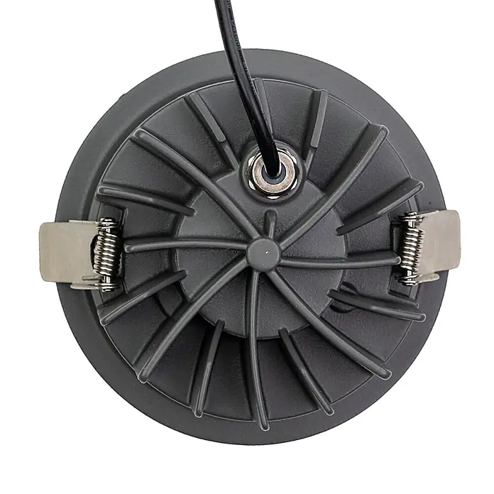 Luxula LED-Gartenstrahler - 18 W, 1.260 lm, IP65 - Dunkelgraue Einbau-LED-Leuchte, Rückansicht, mit Kühlrippen, Netzkabel und zwei Federklammern zur Montage.