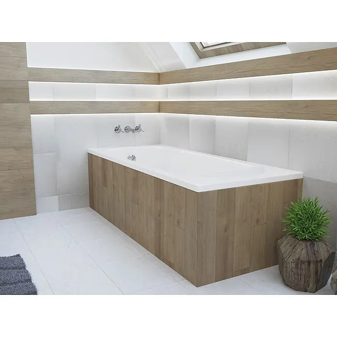 Bad Land Badewanne MEDIUM Acryl-Eckwanne 160 x 75 cm Weiß, inkl. Wannenträger - Sanitäracryl, Weiß - Weiße Badewanne mit Holzoptik-Verkleidung, integriert in ein modernes Bad mit beleuchteten Wandfliesen.