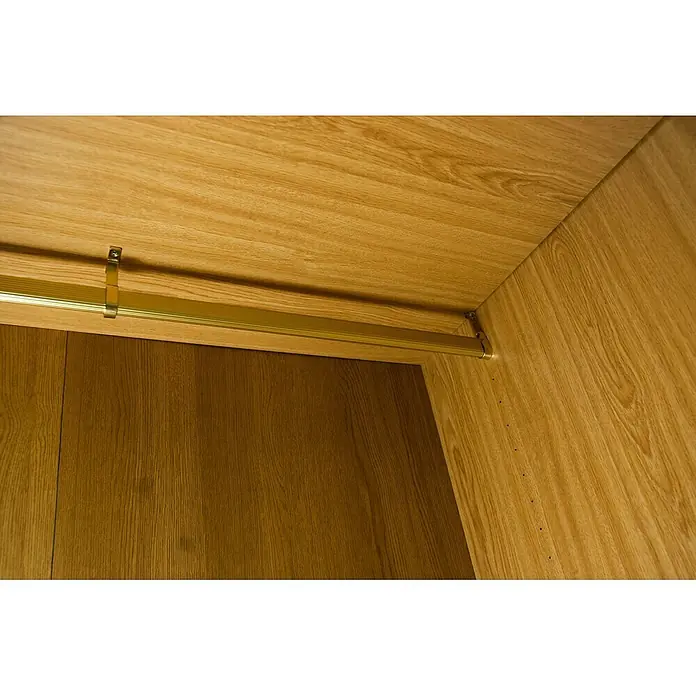 M.Pascual Barra para ropa estriada - Largo: 1.000 mm, Latón, Ovalada - Barra colgadora dorada dentro de un armario de madera.