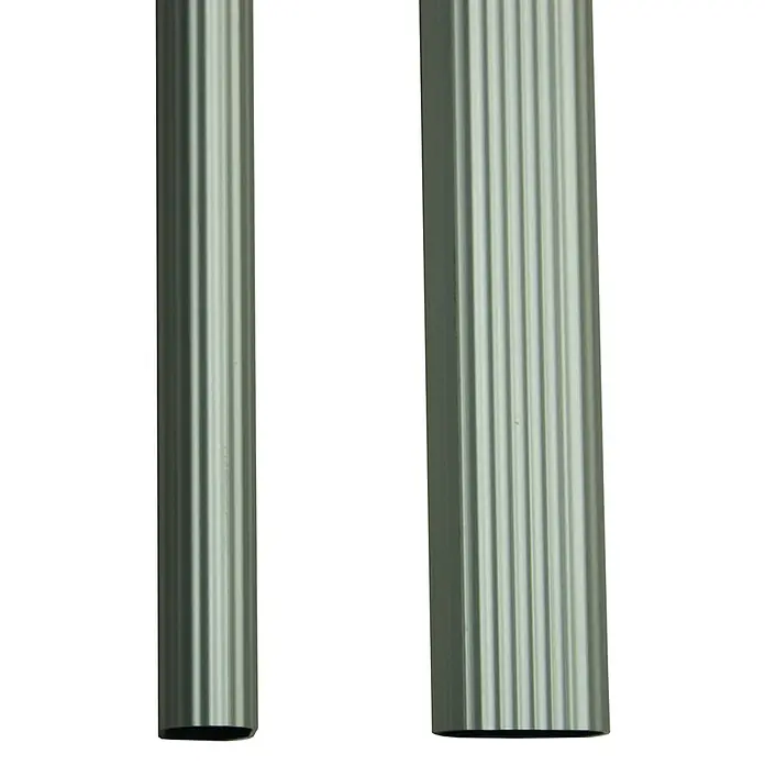 M.Pascual Barra para ropa estriada - Largo: 2.000 mm, Cromo, Ovalada - Dos perfiles metálicos corrugados plateados, uno redondeado y uno rectangular.