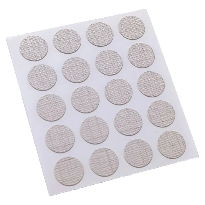 M.Pascual Tapón embellecedor - Textil, Diámetro: 13 mm, 60 ud. - Hoja con veinte fieltros adhesivos circulares gris claro con superficie texturizada, para protección de muebles.