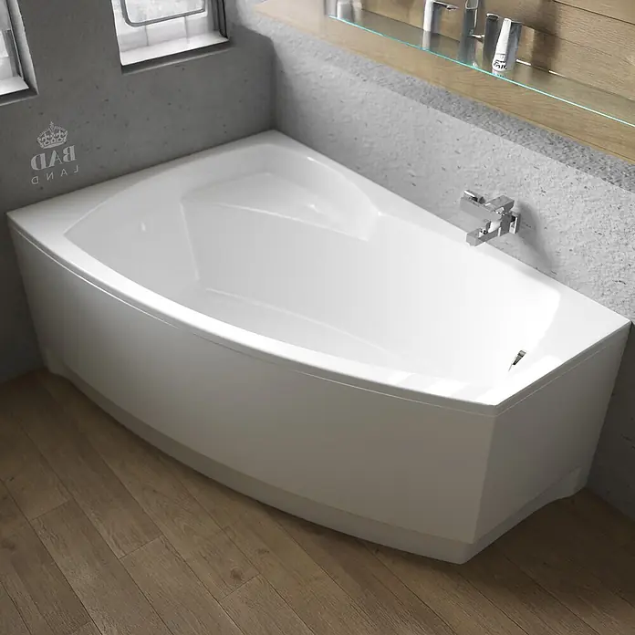 Bad Land Eckbadewanne FRIDA Acryl-Eckwanne 150 x 100 cm links Weiß, inkl. Acrylschürze - Sanitäracryl, Weiß - Weiße, asymmetrische Eckbadewanne in einem modernen Badezimmer mit Betonwänden und Holzboden.