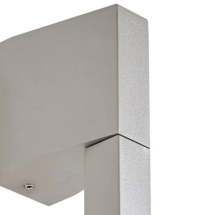 Lindby LED Wandleuchte aussen in grau, Aussenlampe Wand -  - Rechteckige, hellgraue Außenwandleuchte mit strukturierter Oberfläche und sichtbarer Schraube unten.