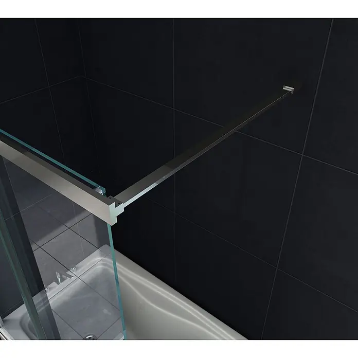 Glasdeals Badewannenaufsatz Badewannenaufsatz DOZE 120 x 150 cm 6 mm ESG Klarglas Schiebetür - B x H: 120 x 150 cm, 2 Stk., Chrom - Duschwand aus Glas mit verchromter Stützstange, montiert an einer dunklen Fliesenwand über einer weißen Badewanne.
