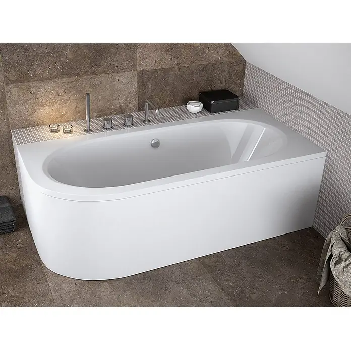Bad Land Eckbadewanne AVITA Acryl-Eckwanne 150 x 75 cm rechts Weiß - Sanitäracryl, Weiß - Weiße Einbau-Badewanne mit moderner, geschwungener Front in einem gefliesten Badezimmer.