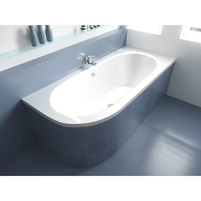 Bad Land Eckbadewanne AVITA Acryl-Eckwanne 150 x 75 cm rechts Weiß - Sanitäracryl, Weiß - Elegante weiße Einbaubadewanne mit geschwungener dunkelblau-grauer Fliesenverkleidung und Chromarmatur in einem modernen Bad.