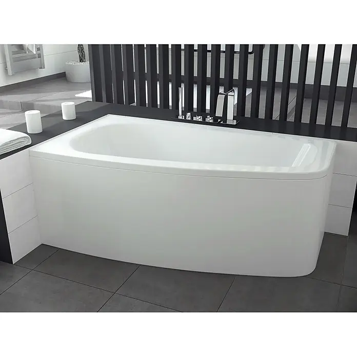 Bad Land Eckbadewanne - L x B: 150 x 80 cm, Sanitäracryl, Weiß - Weiße asymmetrische Eckbadewanne mit geschwungener Front, eingelassen in eine dunkle Badumrandung mit Lattenrost.