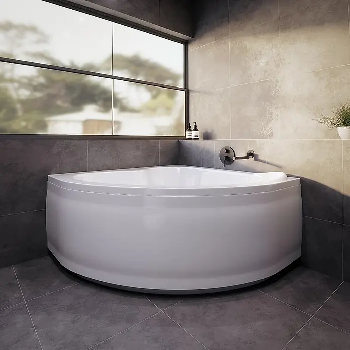 Bad Land Eckbadewanne MIA Acryl-Eckwanne 130 x 130 cm Weiß, inkl. Acrylschürze - Sanitäracryl, Weiß - Weiße Eckbadewanne in einem modernen Badezimmer mit dunkelgrauen Fliesen an Wänden und Boden.