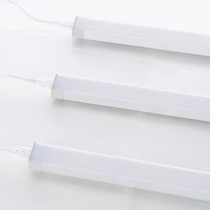 Prios LED-Unterbauleuchte Esbena - L x B x H: 20 x 2 x 1,2 cm - Drei weiße lineare LED-Leuchten mit Anschlusskabeln.