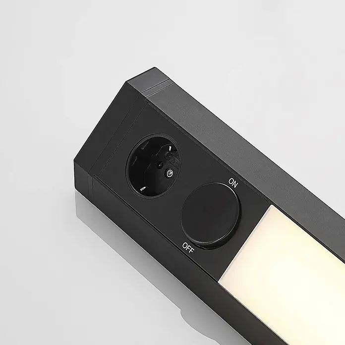 Arcchio LED-Unterbauleuchte Mitari - L x B x H: 46,6 x 7 x 7 cm - Schwarze LED-Unterbauleuchte mit integrierter Steckdose, Drehdimmer (ON/OFF) und beleuchteter Lichtleiste.