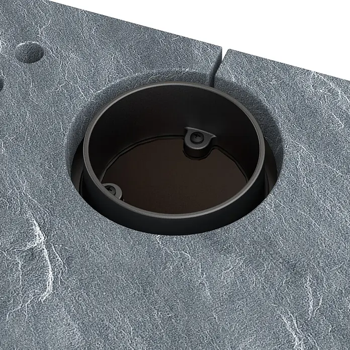 Kaminofen Prestige - 7 kW, Raumheizvermögen: 200 m³, Material Verkleidung: Speckstein - Runder schwarzer Einsatz in einer dunkelgrauen Texturoberfläche, mit Flüssigkeit und Schrauben.