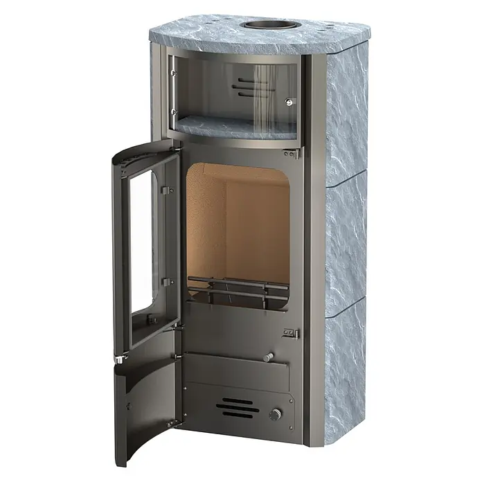 Kaminofen Prestige - 7 kW, Raumheizvermögen: 200 m³, Material Verkleidung: Speckstein - Holzofen aus grauem Stein und dunklem Metall mit oberer Glastür und geöffneter unterer Tür, die Brennraum, Aschekasten und Bedienelemente zeigt.