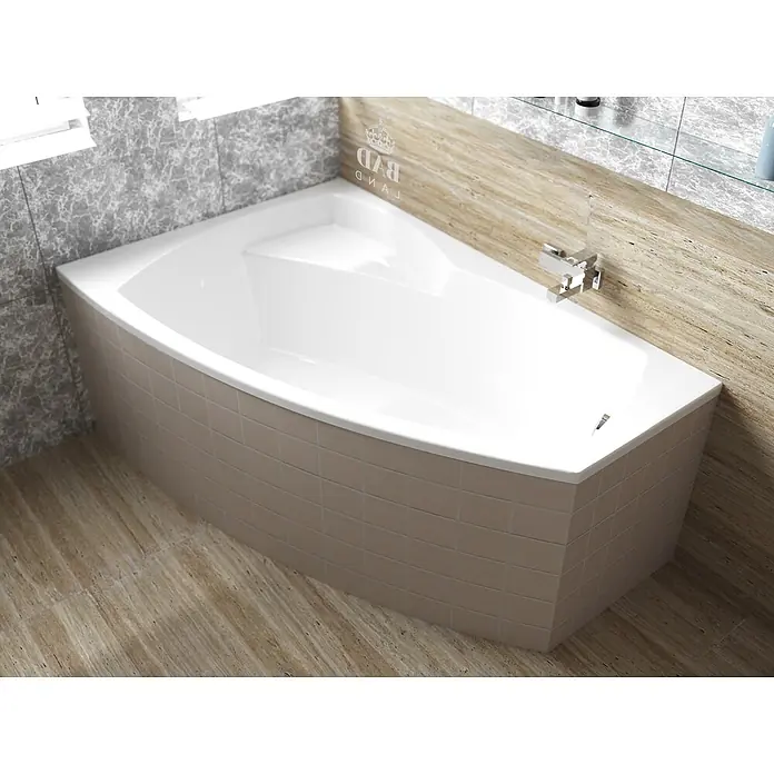 Bad Land Eckbadewanne FRIDA Acryl-Eckwanne 140 x 90 cm links Weiß - Sanitäracryl, Weiß - Weiße Eckbadewanne mit beigefliester Front, in einem Bad mit Steinwand und Holzfliesenboden.