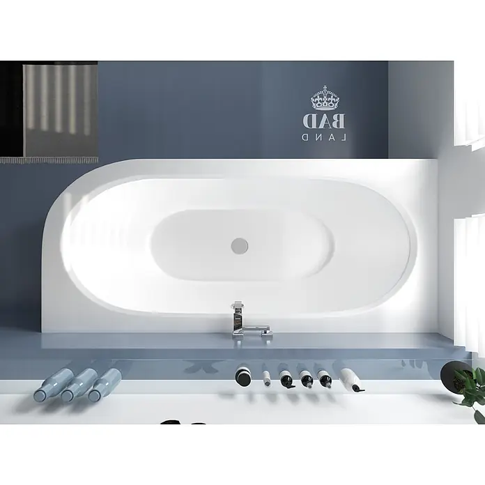 Bad Land Eckbadewanne - L x B: 150 x 75 cm, Sanitäracryl, Weiß - Weiße ovale freistehende Badewanne mit Chromarmatur in einem modernen Badezimmer.