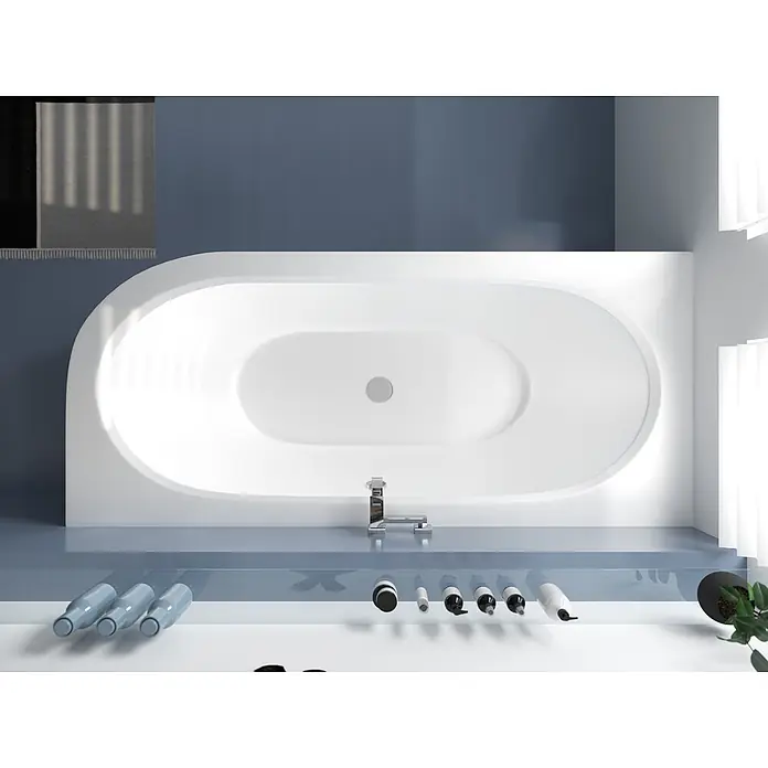 Bad Land Eckbadewanne AVITA Acryl-Eckwanne 180 x 80 cm links Weiß, inkl. Acrylschürze - Sanitäracryl, Weiß - Weißes ovales Badewanne mit Chromarmatur, in ein modernes Badezimmer mit blauen Wänden und Ablagen integriert.