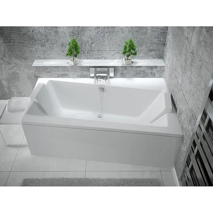 Bad Land Eckbadewanne INFINITY Acryl-Eckwanne 170 x 110 cm rechts Weiß, inkl. Acrylschürze - Sanitäracryl, Weiß - Moderne weiße Badewanne mit integrierten Kopfstützen und Wandarmatur, wird mit Wasser gefüllt.