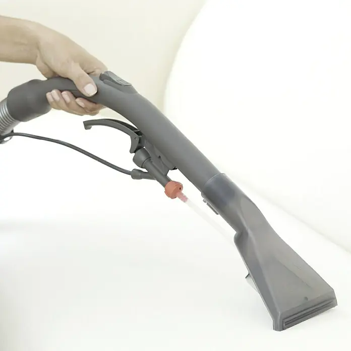 Thomas Waschsauger Aqua+ Pet & Family - 1.600 W, Behältervolumen: 1,8 l - Detailaufnahme des Polsterreinigungsaufsatzes mit Handgriff. Ideal für die effektive Reinigung von Polstermöbeln und Textilien.