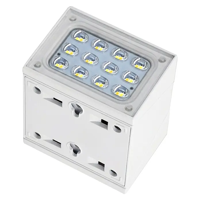 Luxula Solar-Außenwandleuchte - L x B x H: 9,5 x 8,8 x 7,3 cm, Weiß, IP65, 300 lm - Weißer rechteckiger LED-Außenstrahler mit 12 sichtbaren LEDs und Befestigungslöchern an der Seite.