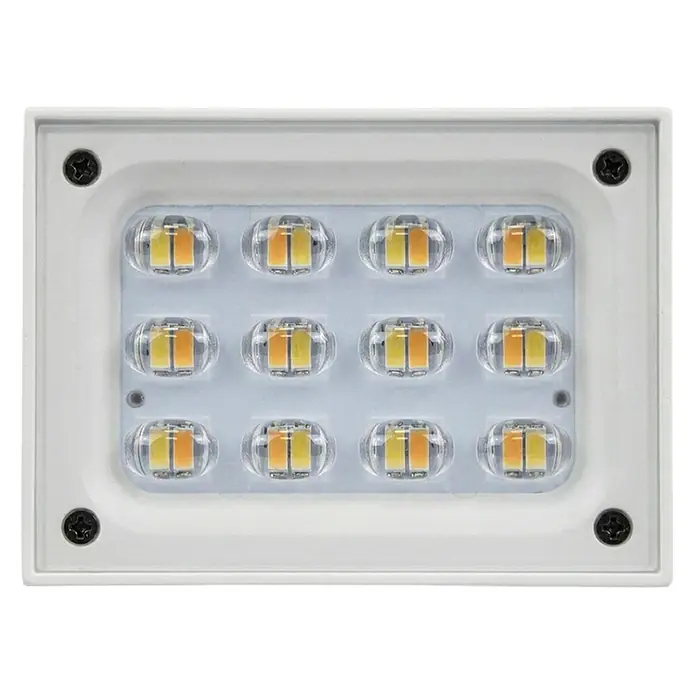 Luxula Solar-Außenwandleuchte - L x B x H: 9,5 x 8,8 x 7,3 cm, Weiß, IP65, 300 lm - Weißes, rechteckiges LED-Lichtpanel mit 12 ovalen LED-Modulen, die jeweils zwei gelb-orange Chips enthalten, befestigt mit vier schwarzen Kreuzschlitzschrauben.