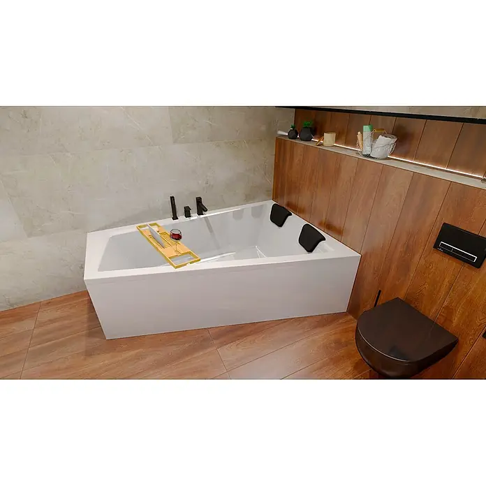 Bad Land Eckbadewanne INTIMA Acrylwanne 170 x 125 cm rechts Weiß m. Acrylschürze - Sanitäracryl, Weiß - Weiße, moderne Badewanne mit schwarzen Armaturen, Kopfstützen und hölzernem Badewannenablage in stilvollem Badezimmer.