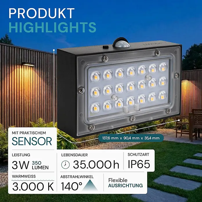 Luxula Solar-Außenwandleuchte - L x B x H: 13,7 x 3,5 x 9 cm, Schwarz, IP65, 350 lm - Ein schwarzer, rechteckiger LED-Flutlichtstrahler mit Bewegungssensor, draußen eine Holzfassade beleuchtend.