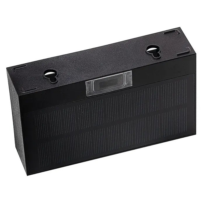 Luxula Solar-Außenwandleuchte - L x B x H: 13,7 x 3,5 x 9 cm, Schwarz, IP65, 350 lm - Schwarzes rechteckiges Solarstromgerät mit strukturiertem Panel und Schlüsselloch-Montageschlitzen.