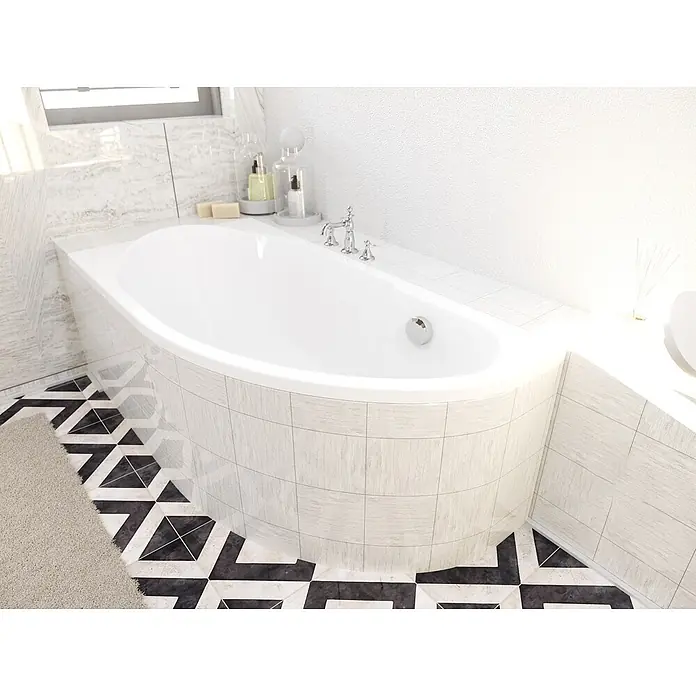 Bad Land Eckbadewanne - L x B: 140 x 70 cm, Sanitäracryl, Weiß - Weiße ovale Einbaubadewanne mit Chromarmaturen, in ein hell gefliestes Badumfeld mit gemustertem Boden integriert.