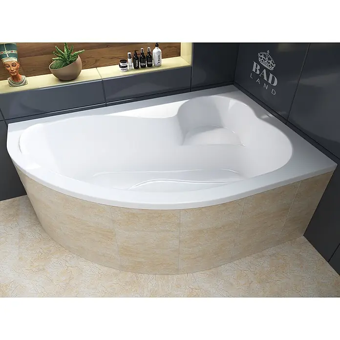 Bad Land Eckbadewanne MEGA Acryl-Eckwanne 160 x 105 cm rechts Weiß - Sanitäracryl, Weiß - Weiße Acryl-Eckbadewanne mit beigefliester Front in einem modernen Badezimmer.